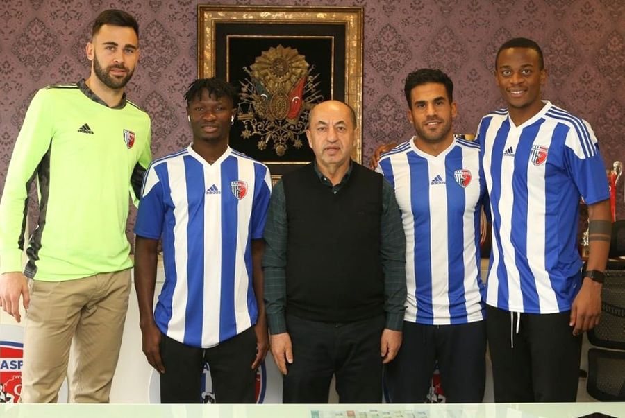 Tomas Mejias (primul din stânga), prezentat la Ankaraspor // foto: Instagram @ ankaraspor_2020 Tomas Mejias (primul din stânga), prezentat la Ankaraspor // foto: Instagram @ ankaraspor_2020
