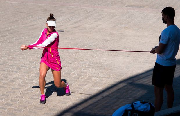 „Totul a fost făcut cu un scop” » Antrenorul numărului 36 WTA spune că oficialii au vrut să-i atragă pe jucători la Melbourne