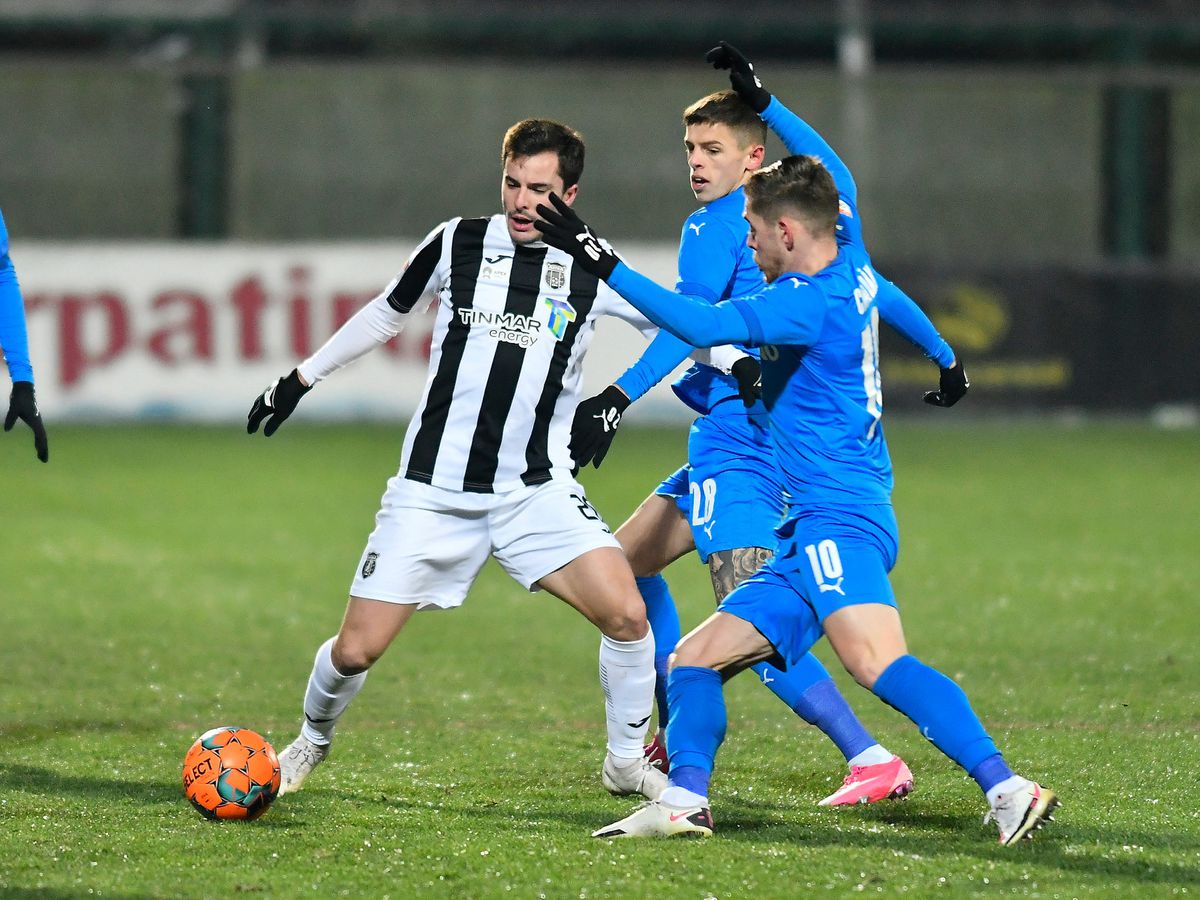 Greșeală mare de arbitraj în Astra - Craiova! Ion Crăciunescu: „E penalty!”