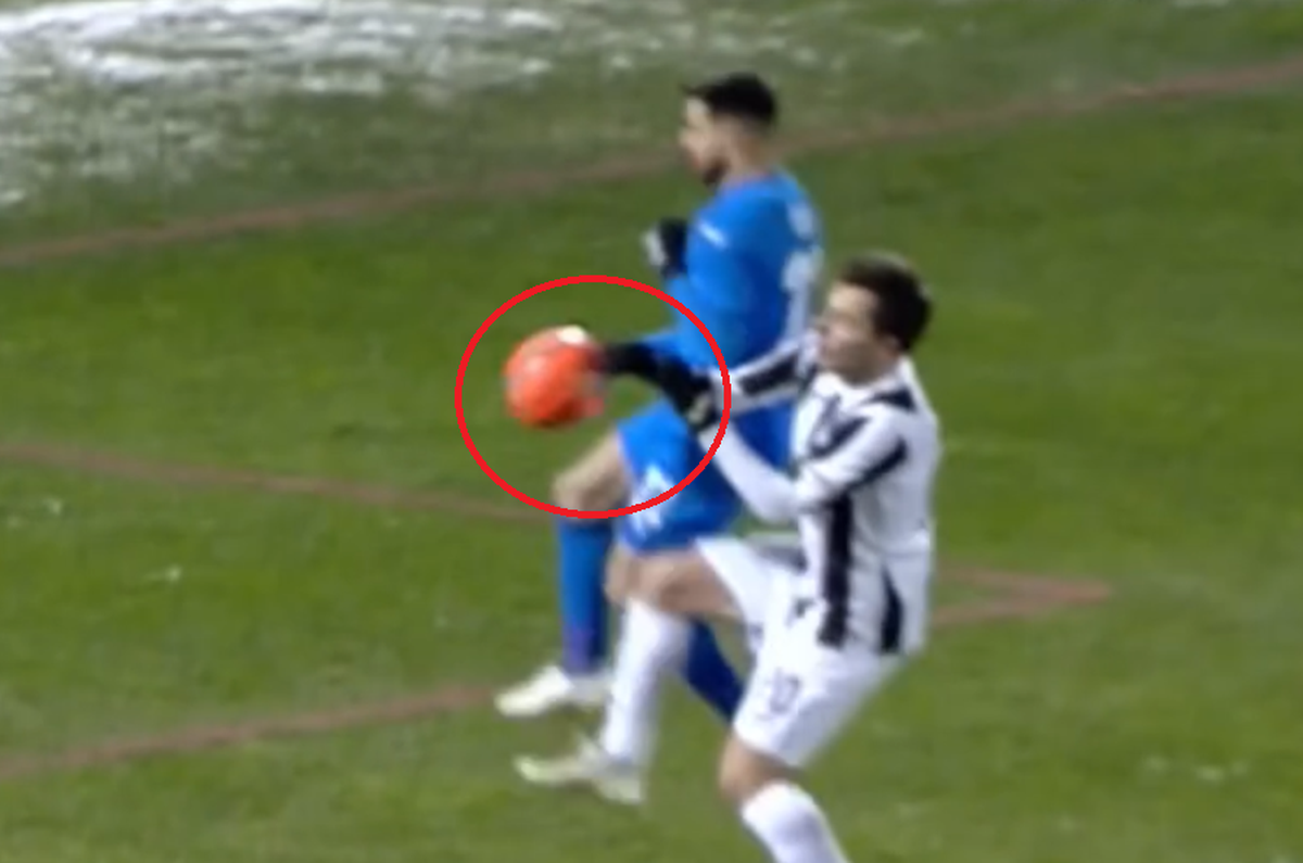 Greșeală mare de arbitraj în Astra - Craiova! Ion Crăciunescu: „E penalty!”