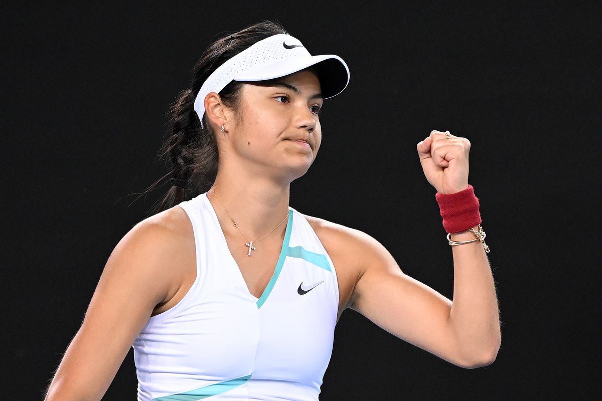 Emma Răducanu merge mai departe la Australian Open » A eliminat o câștigătoare de Grand Slam în 3 seturi
