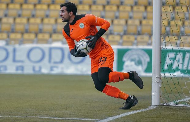 Portretul noului portar de la Dinamo: „Are talie, poziționare bună și joc bun de picior” » „Câinii” pot prezenta azi alt goalkeeper