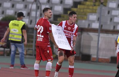 Dezvăluiri din vestiarul lui Dinamo: „Nu mai pot! Lăsați-mă să plec!" » De ce nu-i dă Mureșan drumul