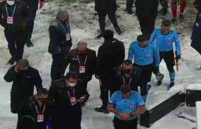 Meciul lui Șumudică cu formația lui Toșca și Maxim, amânat » Scandal la pauză: Șumi a fost eliminat!