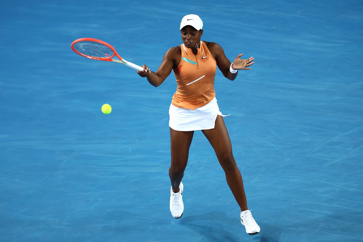 Emma Răducanu merge mai departe la Australian Open » A eliminat o câștigătoare de Grand Slam în 3 seturi