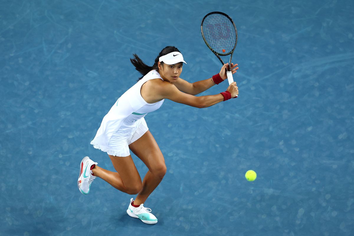 Emma Răducanu merge mai departe la Australian Open » A eliminat o câștigătoare de Grand Slam în 3 seturi