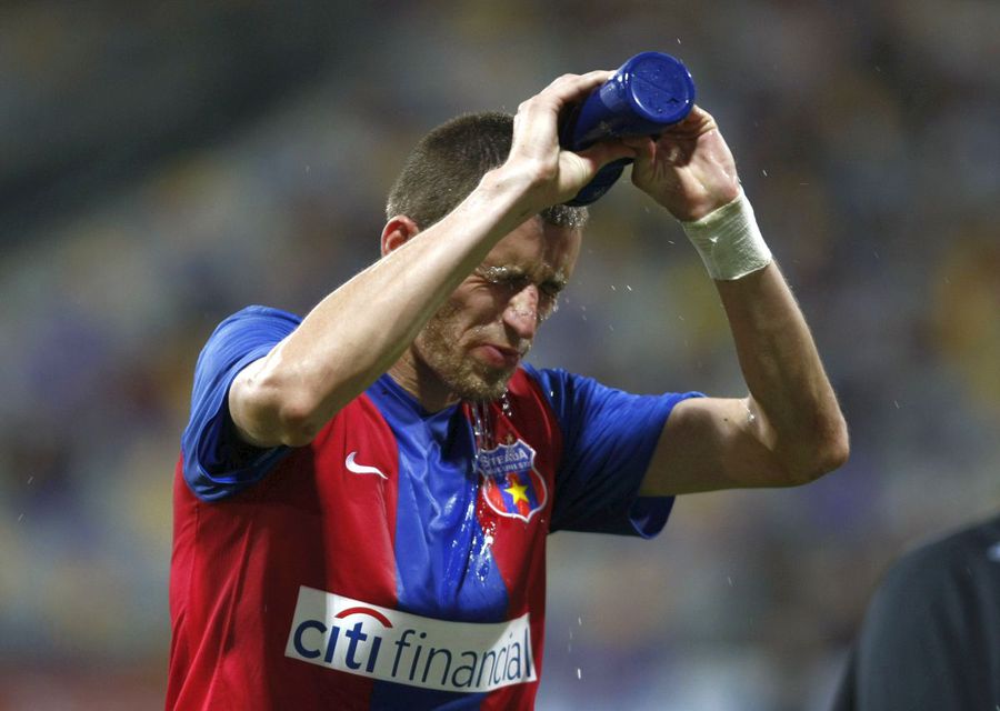 Fotbalist mediocru, Lovin a rămas în istoria primei ligi din România printr-un gest de lașitate Bara andaluză, mai moale decât bricheta românească