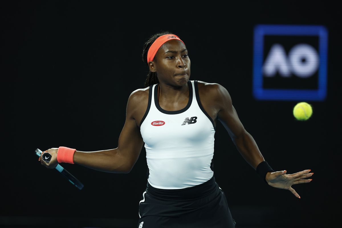 Emma Răducanu, eliminată la Australian Open! A pierdut în două seturi cu Coco Gauff