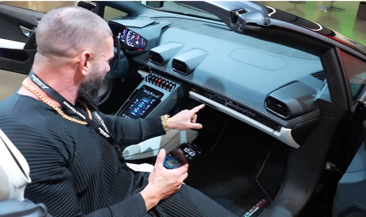 Dorian Popa a cumpărat un Lamborghini Huracan cu o sumă uluitoare! Primire incredibilă la fabrică + cu ce cadouri l-au răsfățat italienii