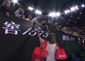 Stefanos Tsitsipas, idee genială la Australian Open » Ce a făcut după calificarea în „șaisprezecimi”