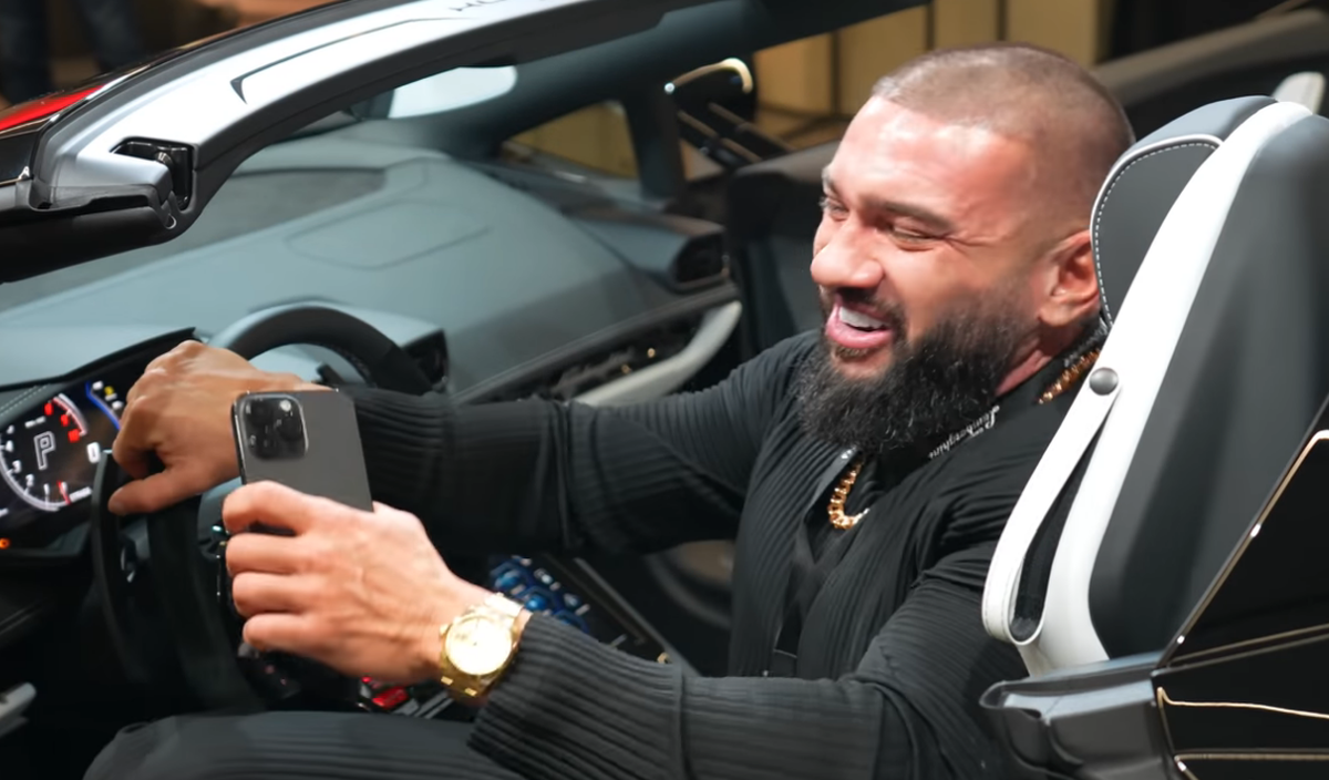 Dorian Popa a cumpărat un Lamborghini Huracan cu o sumă uluitoare! Primire incredibilă la fabrică + cu ce cadouri l-au răsfățat italienii