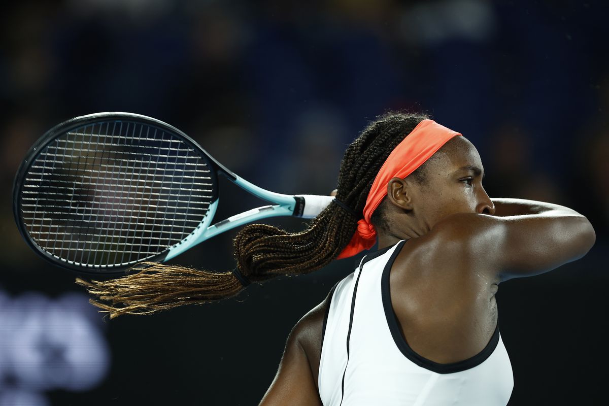 Emma Răducanu, eliminată la Australian Open! A pierdut în două seturi cu Coco Gauff