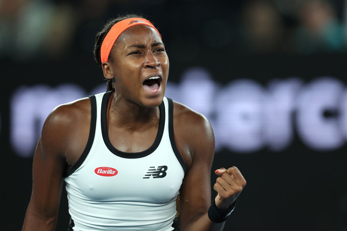 Emma Răducanu, eliminată la Australian Open! A pierdut în două seturi cu Coco Gauff