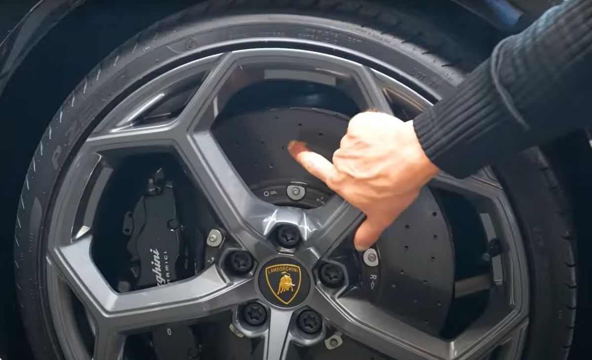 Dorian Popa a cumpărat un Lamborghini Huracan cu o sumă uluitoare! Primire incredibilă la fabrică + cu ce cadouri l-au răsfățat italienii