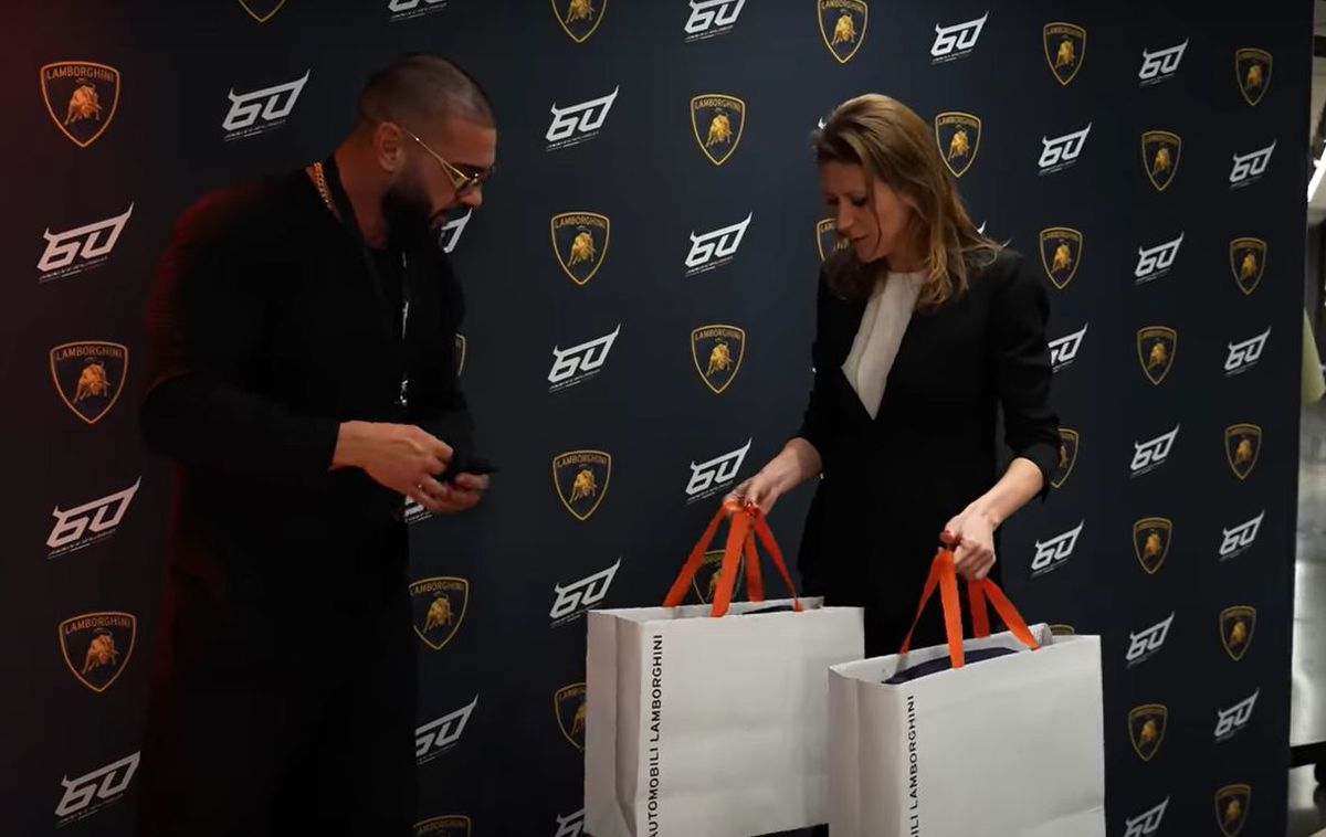 Dorian Popa a cumpărat un Lamborghini Huracan cu o sumă uluitoare! Primire incredibilă la fabrică + cu ce cadouri l-au răsfățat italienii