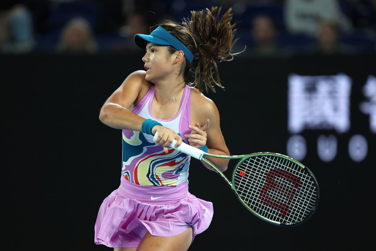 Emma Răducanu, eliminată la Australian Open! A pierdut în două seturi cu Coco Gauff