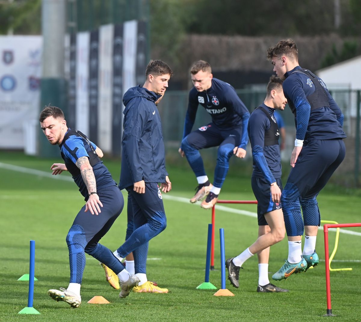 PREMIERĂ: FCSB a schimbat strategia » Neubert a lăsat biciul, a luat bagheta: „Jucăm totul în următoarele 3 etape”