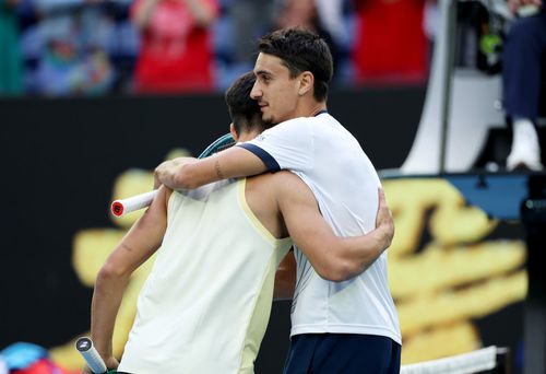 Carlos Alcaraz (20 de ani, 2 ATP) l-a învins pe Lorenzo Sonego (28 de ani, 46 ATP), scor 6-4, 6-7(3), 6-3, 7-6(3) și s-a calificat în turul 3 de la Australian Open.