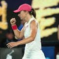 Liderul mondial Iga Swiatek (22 de ani) a reușit una dintre revenirile carierei în disputa cu americanca Danielle Collins (30 de ani, 62 WTA). Condusă cu 1-4 în decisiv, poloneza s-a impus 6-4, 3-6, 6-4 și s-a calificat în turul 3 la Australian Open.