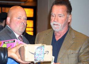 Final de coșmar pentru Arnold Schwarzenegger la Munchen » Reținut și șicanat 3 ore, și-a lăsat partenera drept garanție că se întoarce! „Nemții nu mai văd pădurea de copaci”