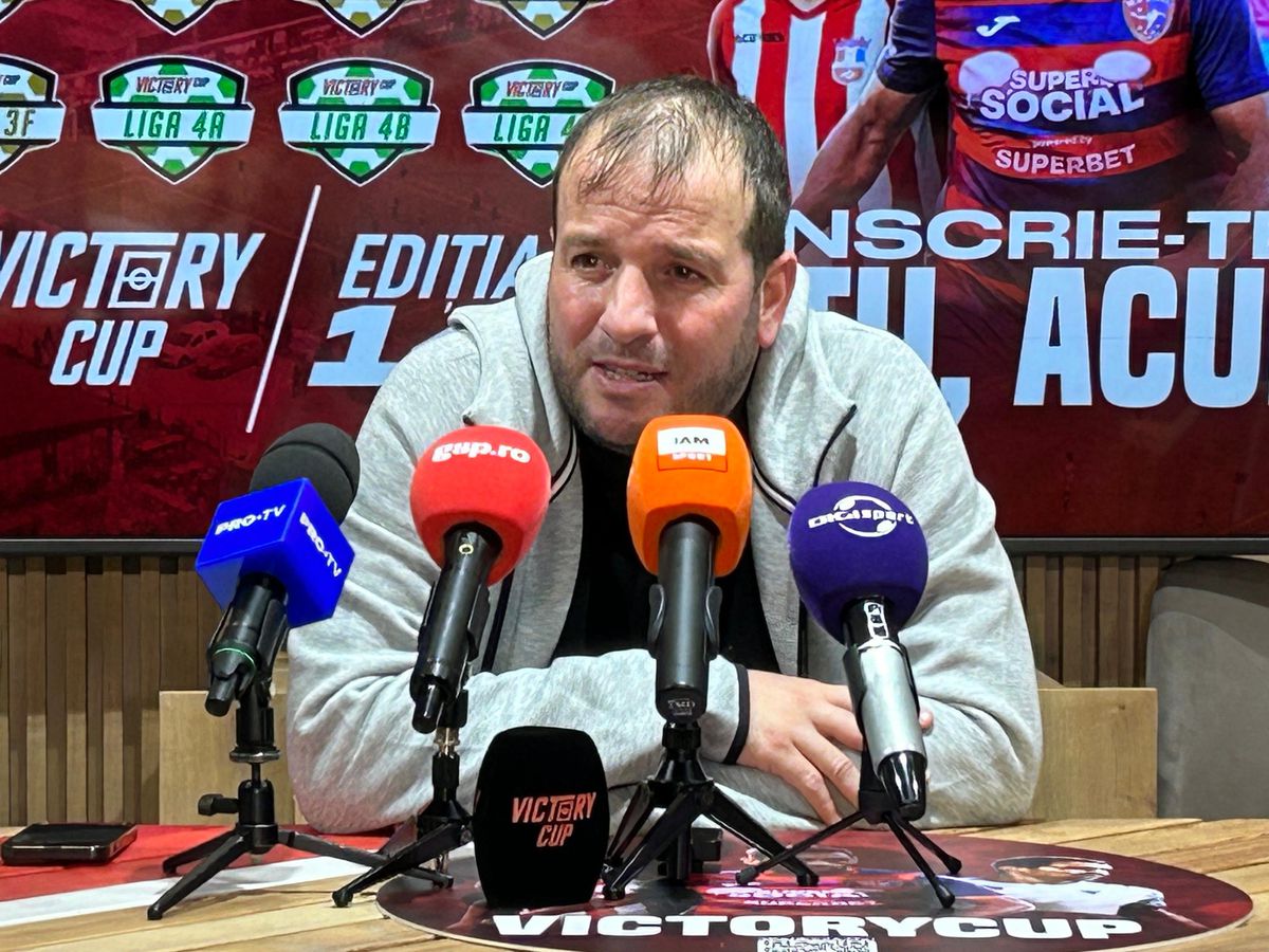 Rafael van der Vaart, spectacol total la revenirea pe teren » Gol cu călcâiul la debutul în Victory Cup