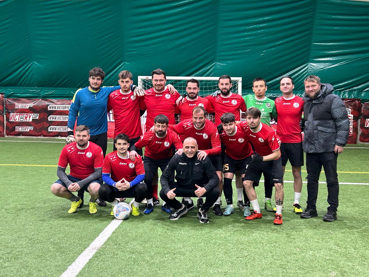 Rafael van der Vaart a debutat la Victory Cup