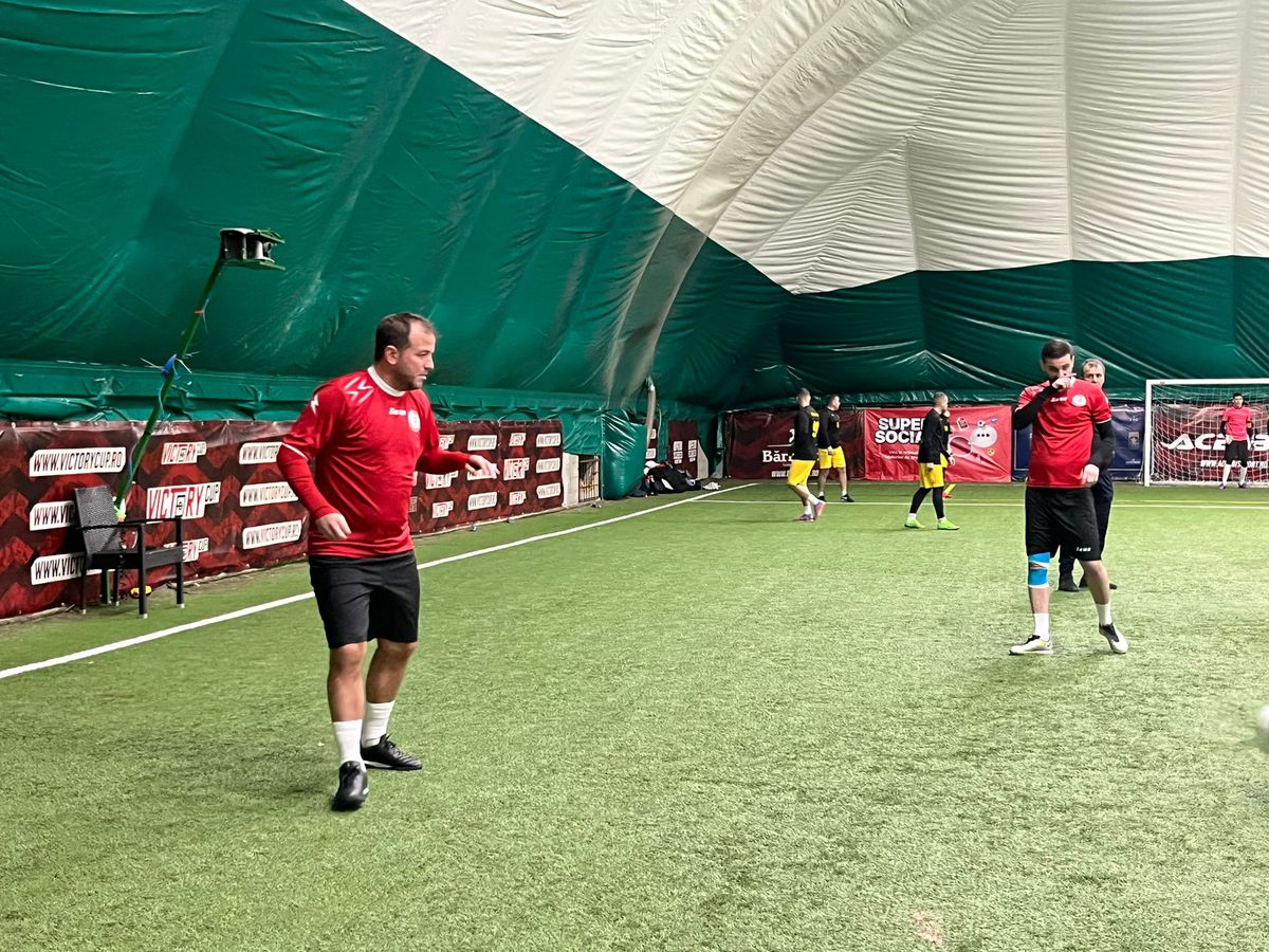 Rafael van der Vaart, spectacol total la revenirea pe teren » Gol cu călcâiul la debutul în Victory Cup