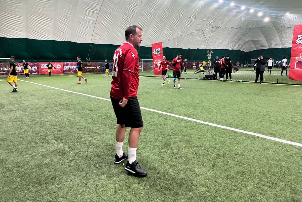 Rafael van der Vaart, spectacol total la revenirea pe teren » Gol cu călcâiul la debutul în Victory Cup