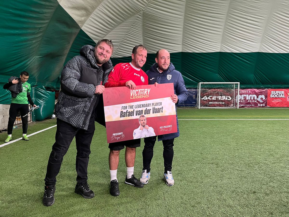 Rafael van der Vaart a debutat la Victory Cup