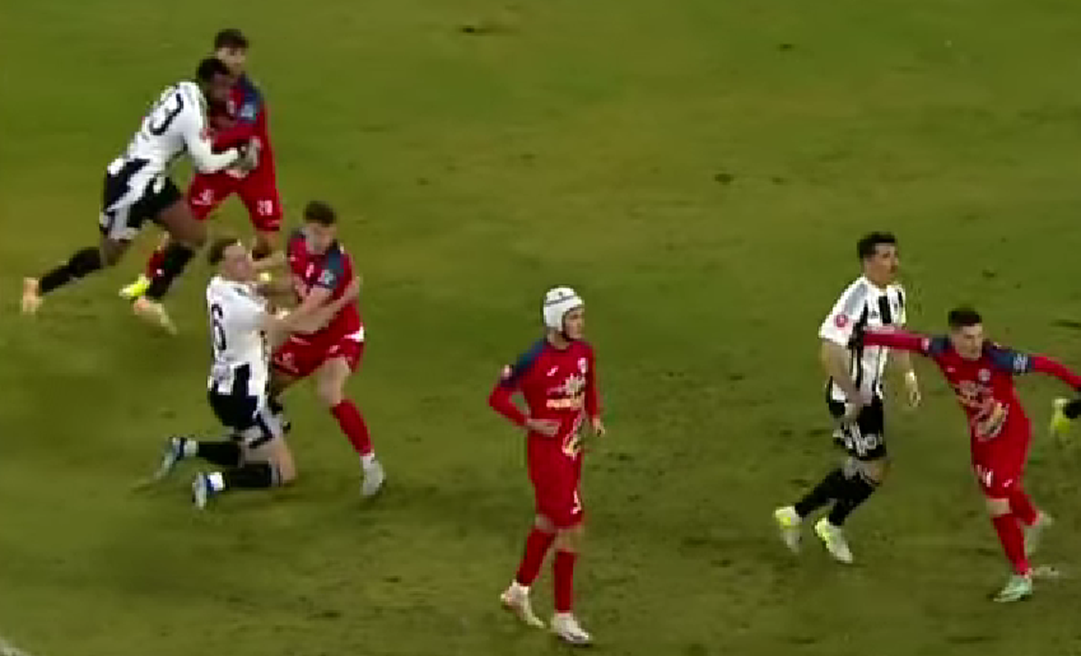 Duelul dintre Ișfan și Van der Werff, care a decis meciul U Cluj - Gloria Buzău