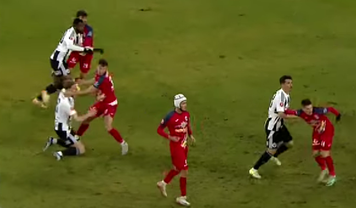 Duelul dintre Ișfan și Van der Werff, care a decis meciul U Cluj - Gloria Buzău