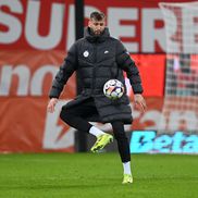 Lukas Zima, încălzire la pauza meciului FCSB - Hermannstadt 1-1. Foto: Eduard Vînătoru