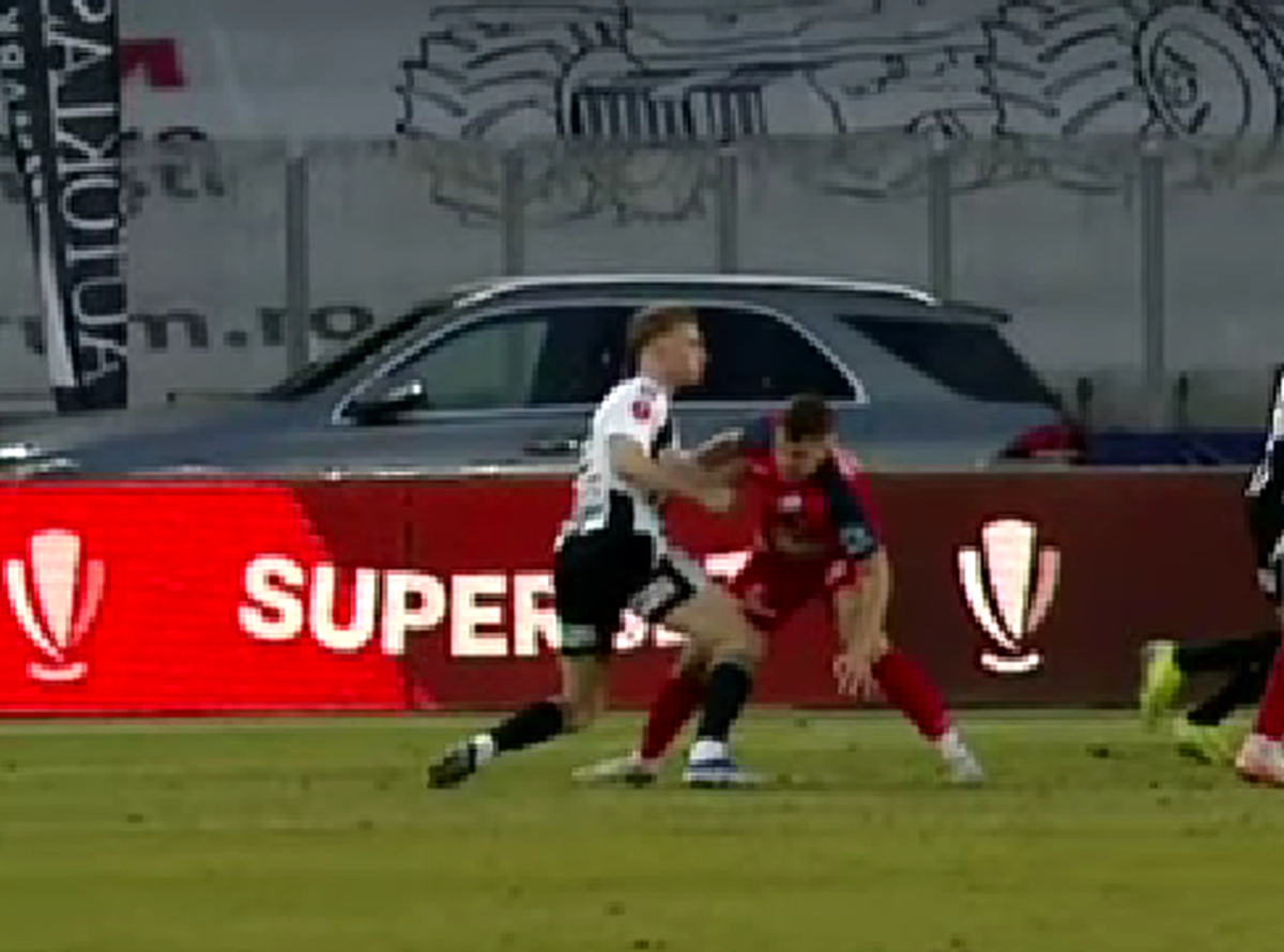 Duelul dintre Ișfan și Van der Werff, care a decis meciul U Cluj - Gloria Buzău