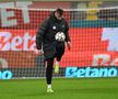 Lukas Zima, încălzire la pauza meciului FCSB - Hermannstadt 1-1. Foto: Eduard Vînătoru