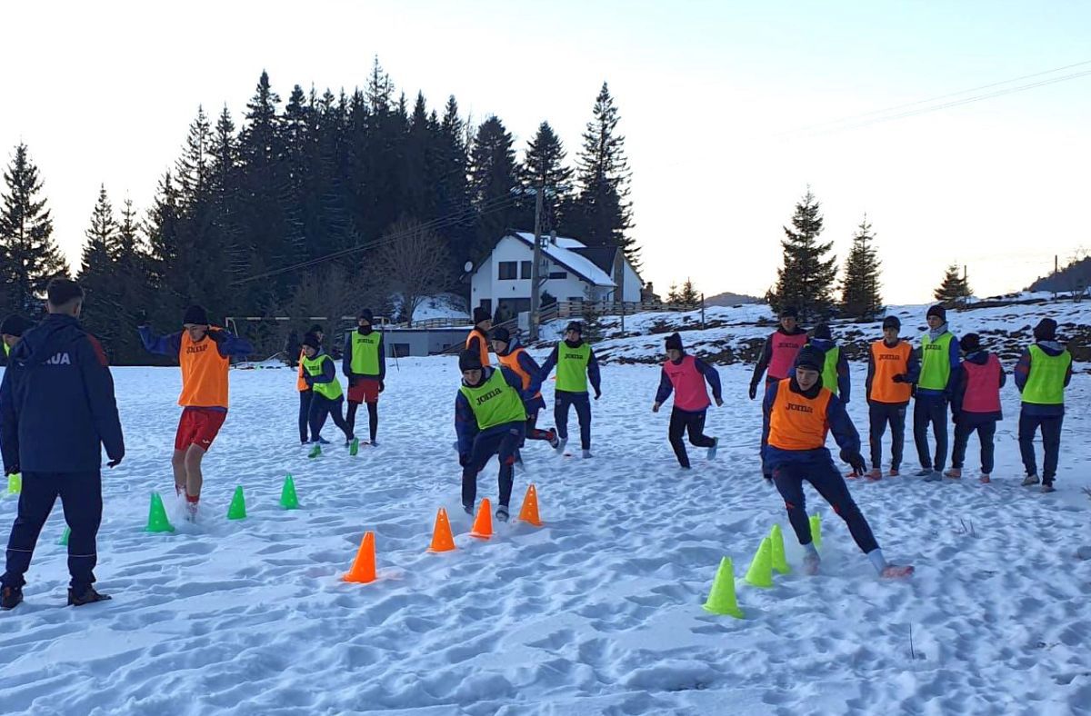 Juniorii Stelei, cantonament old-school la Forban