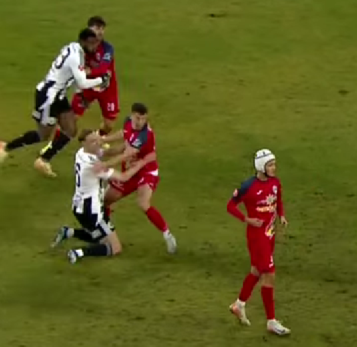 Gigi Becali n-a putut sta departe de scandalul de la U Cluj - Gloria Buzău: „Așa ceva?!”