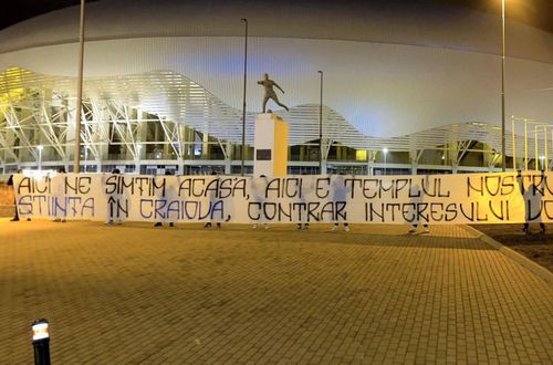 Mesaj afișat la miezul nopții de ultrașii lui FCU Craiova, foto: Facebook