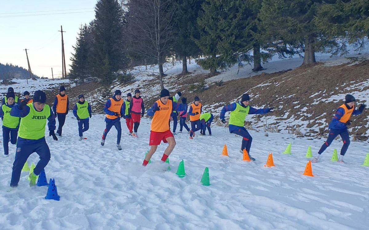 Juniorii Stelei, cantonament old-school la Forban