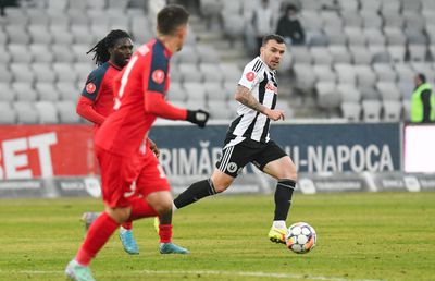 Dan Nistor l-a „taxat” pe Budescu, după ce mijlocașul Buzăului a vrut să iasă de pe teren: „Mă bucur că fotbalul i-a pedepsit”