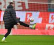 Lukas Zima, încălzire la pauza meciului FCSB - Hermannstadt 1-1. Foto: Eduard Vînătoru