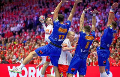 Învins la 15 goluri de campioana mondială Danemarca, Dan Racoțea spune că a trăit un vis în fața celor 14.535 spectatori