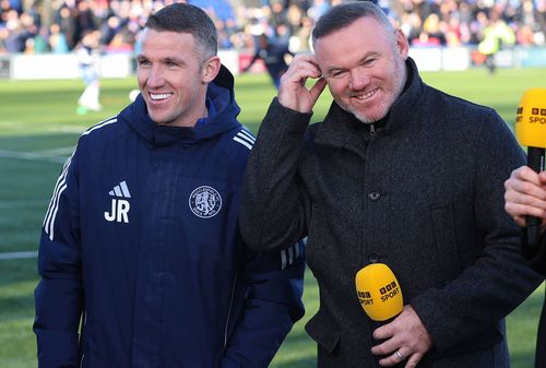 Wayne Rooney mizează pe urechea dreaptă. Cu stânga nu mai aude / Foto: Imago