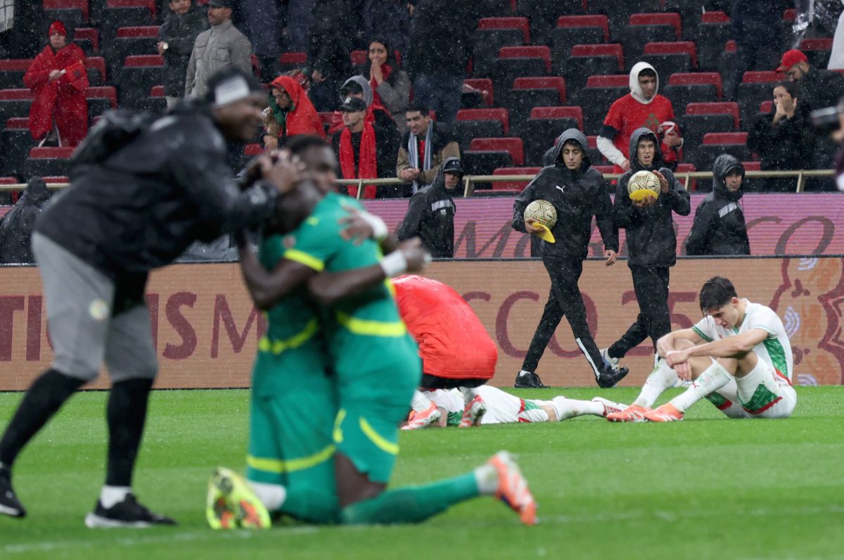 Senegal câștigă finala pe care o ABANDONASE în minutul 90+7 » Ultim act incredibil la Cupa Africii