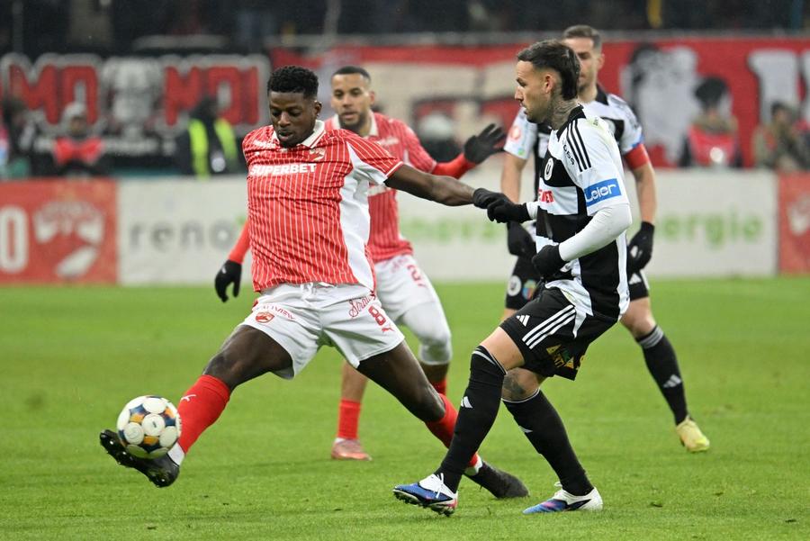 Alessandro Murgia (dreapta) // FOTO: Sport Pictures De necrezut unde ar putea ajunge Murgia, la un an de când Dinamo, Rapid și FCSB se băteau pe el!