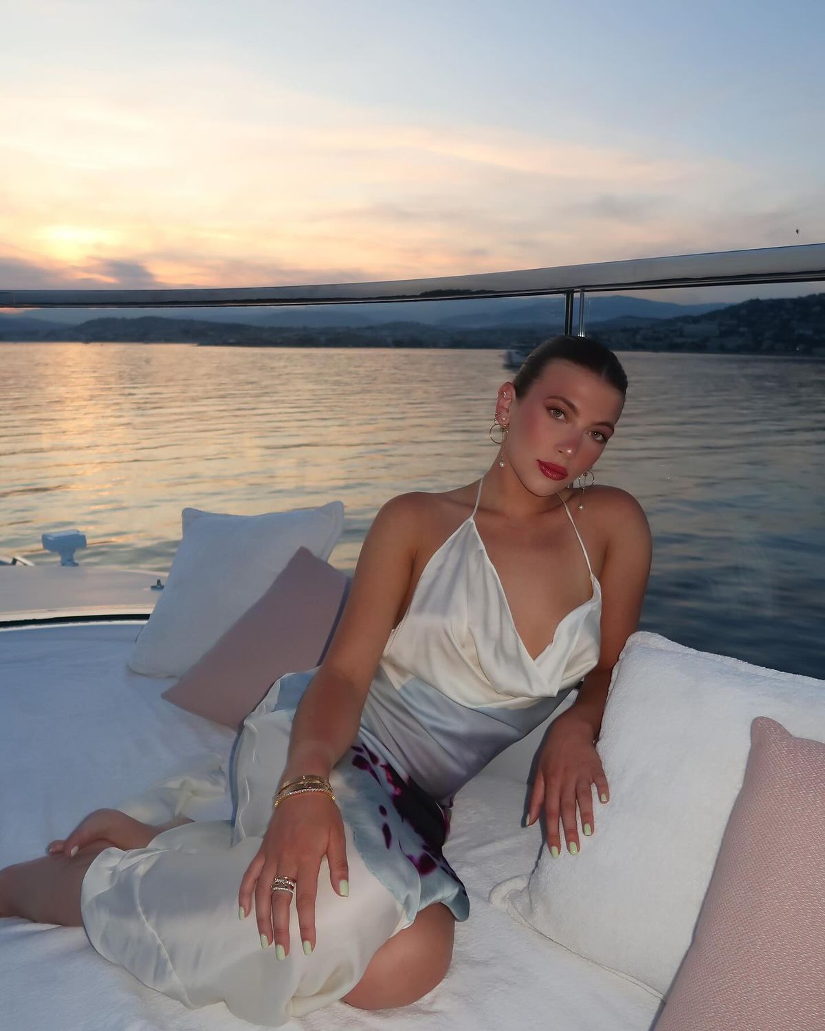 Cine este bruneta misterioasă care a atras atenția în timpul antrenamentului lui Novak Djokovic