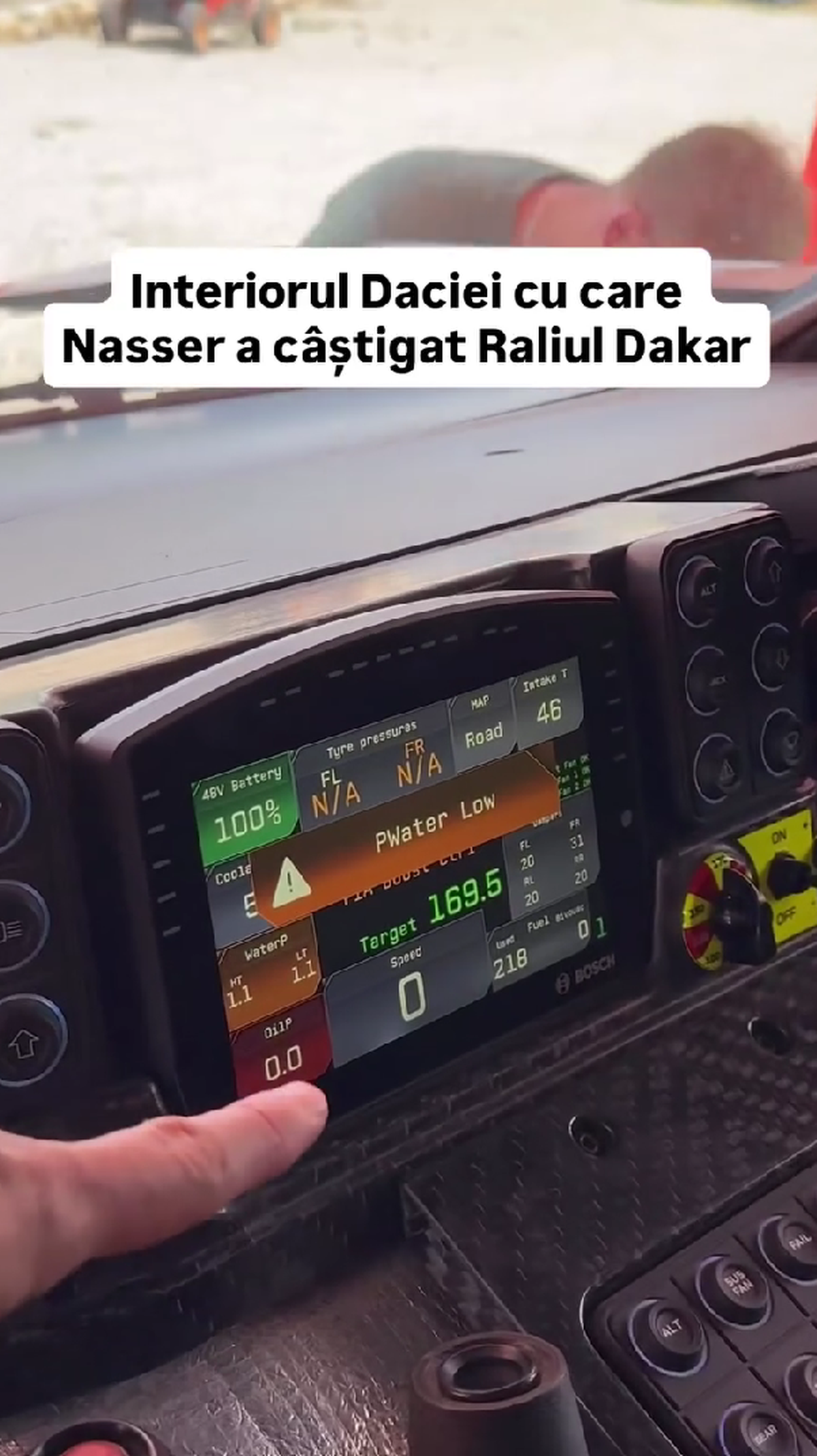 Cum arată interiorul Daciei care a scris istorie la Dakar » Butoane, cabluri, fibră de carbon și soluții „old-school”