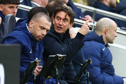 Thomas Frank, alături de secundul John Heitinga (stânga), cel care l-ar înlocui dacă va fi dat afară / Foto: Imago