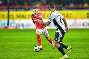 Dinamo - U Cluj » Karamoko deschide scorul la capătul unei reprize dominate de „câini”