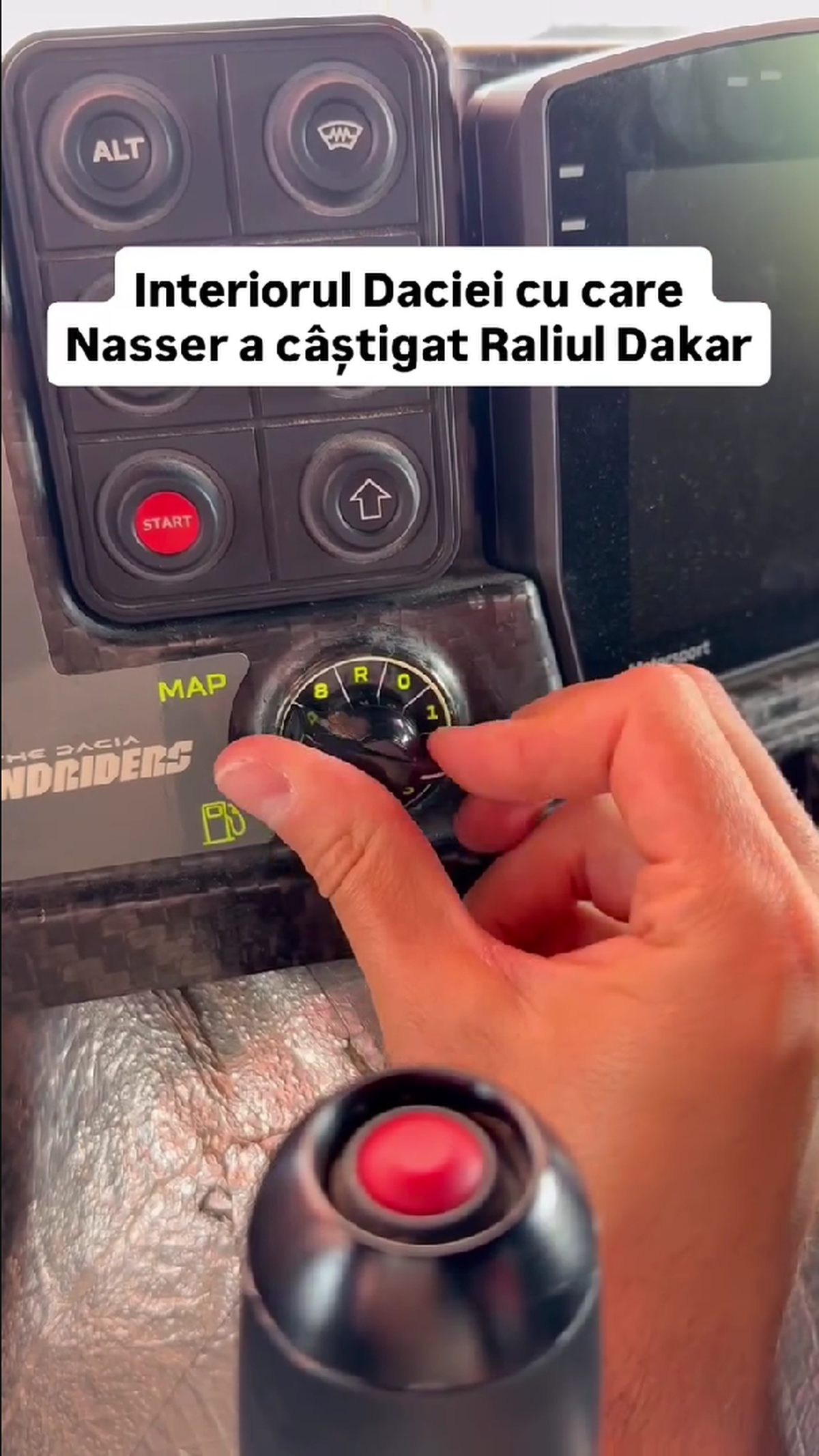 Cum arată interiorul Daciei care a scris istorie la Dakar » Butoane, cabluri, fibră de carbon și soluții „old-school”