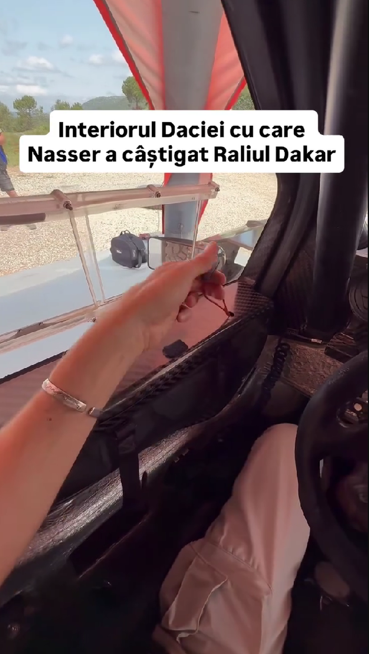 Cum arată interiorul Daciei care a scris istorie la Dakar